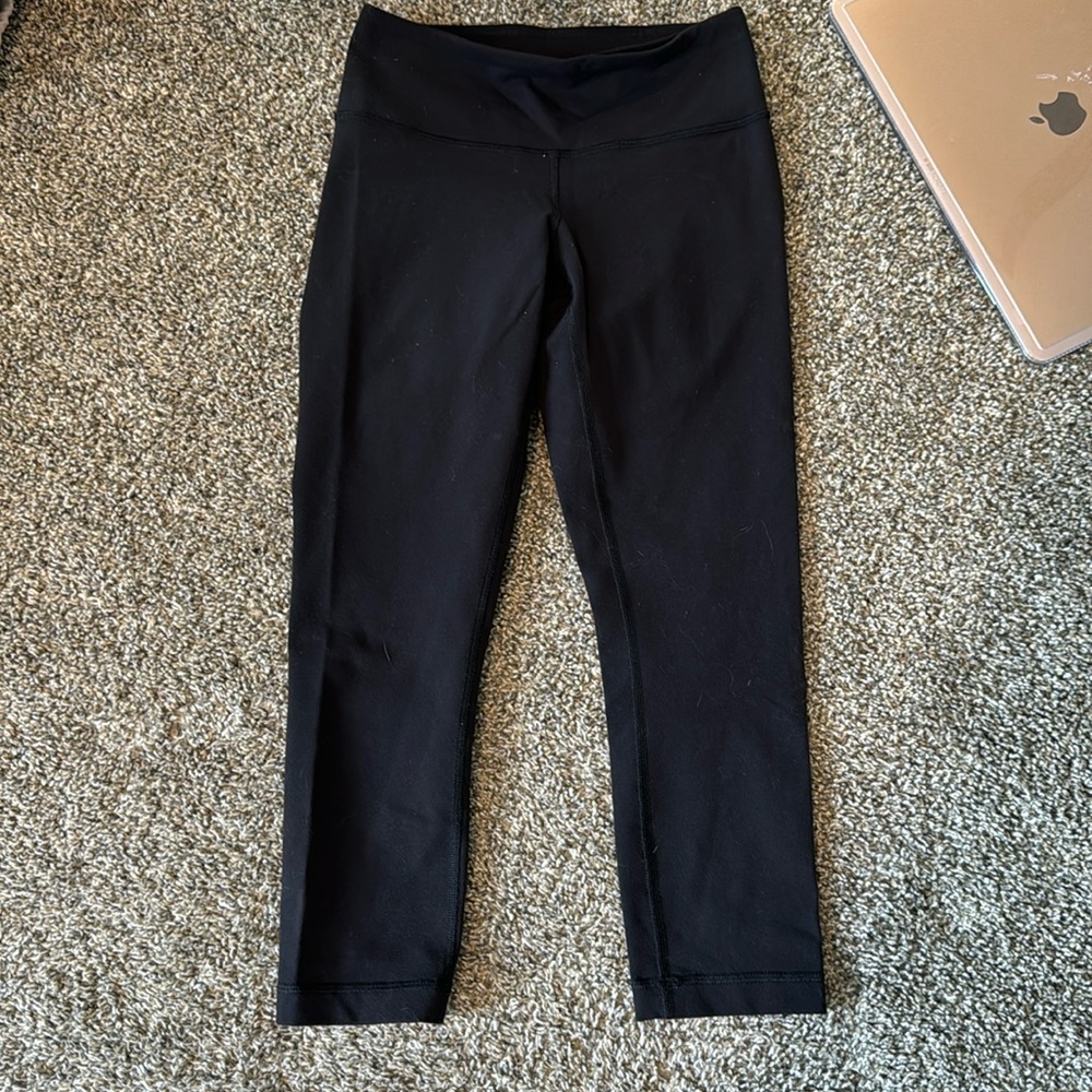 Lulu lemon black capri leggings